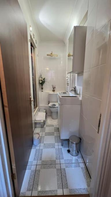 Palaz 6 - 2 Bedroom Flat Edmonton Esterno foto